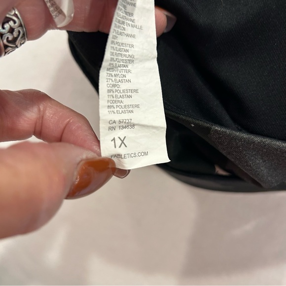 NWOT Fabletics On-The-Go Medium Impact Sports Bra 1X (16/18) - Picture 9 of 12